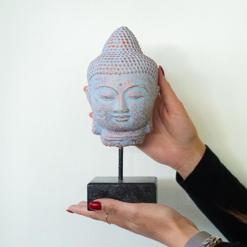 Buddhahuvud i Stillhet på Stativ - Blå Koppar