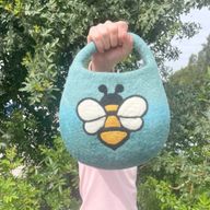 Filtväska med Bi - Handtag med Magnet - Blågrön