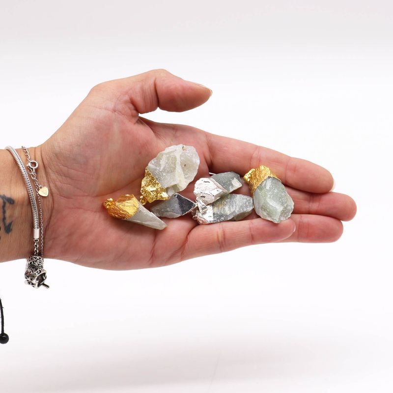Guld- & Silverpläterade Ädelstenshängen - Klar Kvarts (6 olika)
