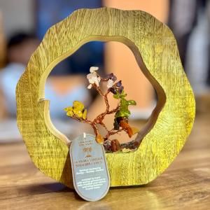 Ädelstensträd på Mangoträ - AWGifts Sverige - Leverantör av Present- och Aromaterapiartiklar