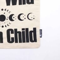 Ikonisk Basic Tygkasse - Stay Wild, Moon Child - Naturlig