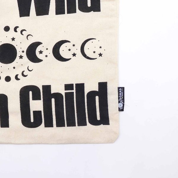 Ikonisk Basic Tygkasse - Stay Wild, Moon Child - Naturlig