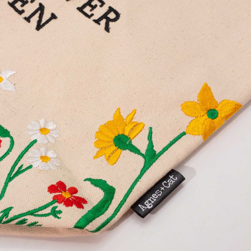 Tygväska i Bomull med Broderi - Vildblomstrande Trädgård med Röda Blommor
