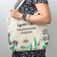 Tygväska i Bomull med Broderi - Vildblomstrande Trädgård med Lila Blommor