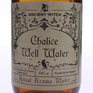 Gammalt häxritualvatten - Chalice Well vatten