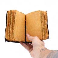Tjock Läderanteckningsbok med Rufasade Kanter (5x3.5") - The Stories I Tell Myself