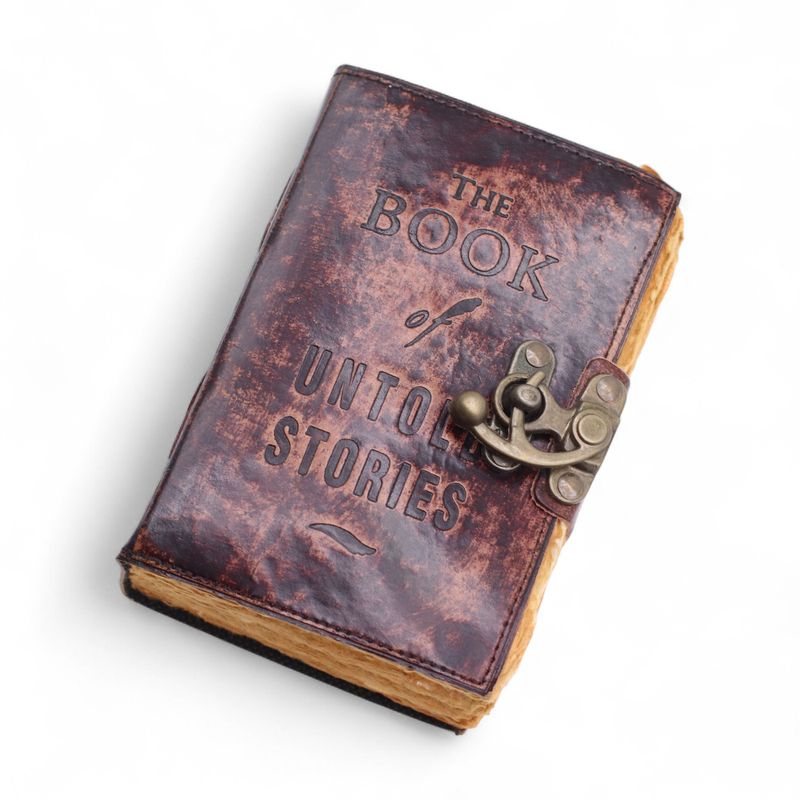Tjock Läderanteckningsbok med Rufasade Kanter (6x4") - The Book of Untold Stories