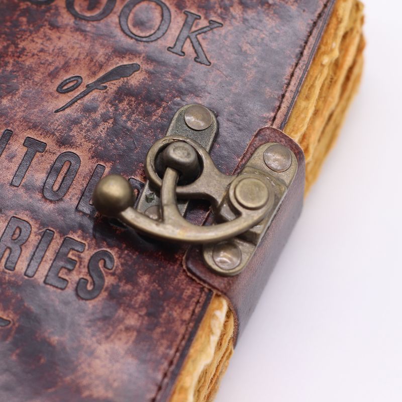 Tjock Läderanteckningsbok med Rufasade Kanter (6x4") - The Book of Untold Stories