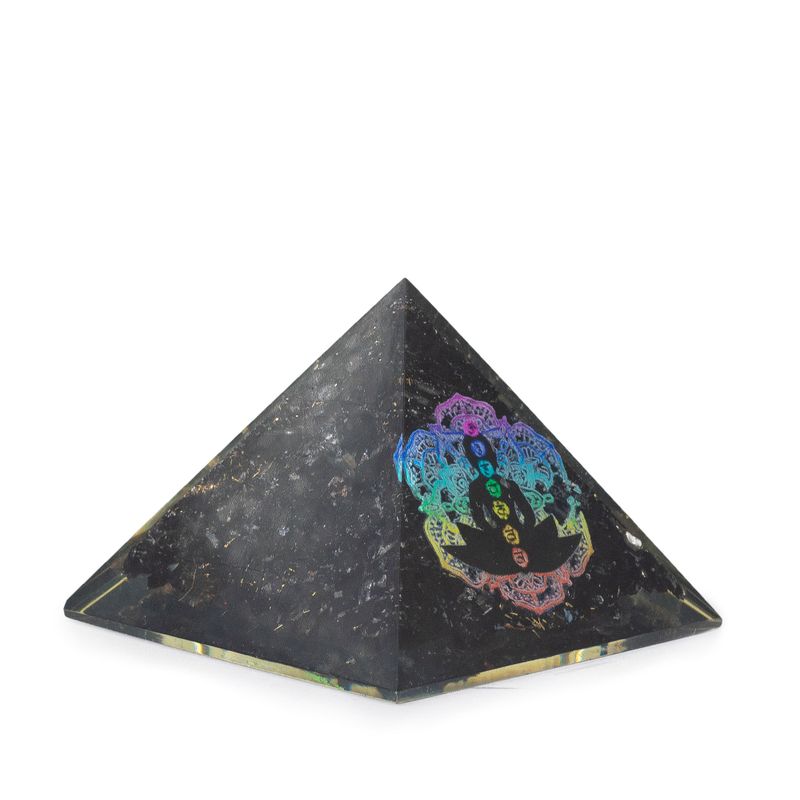 Liten Orgonitpyramid 5.5x4.5cm - Chakrabuddha - Svarta Turmalinspån