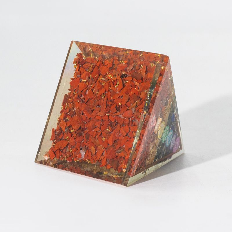 Medelstor Orgonitpyramid 7x6cm - Kopparstavar - 7 Chakraspån
