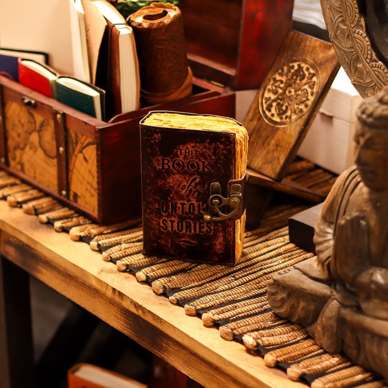 Tjock Läderanteckningsbok med Rufasade Kanter (6x4") - The Book of Untold Stories