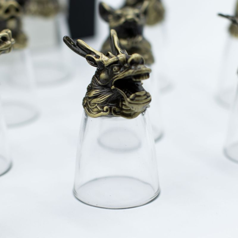 Gåvoset med 12 Bottom Up Shotglas (25ml) - Kinesiska Zodiak-varelser