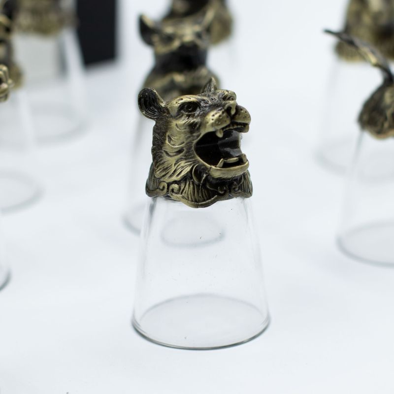 Gåvoset med 12 Bottom Up Shotglas (25ml) - Kinesiska Zodiak-varelser