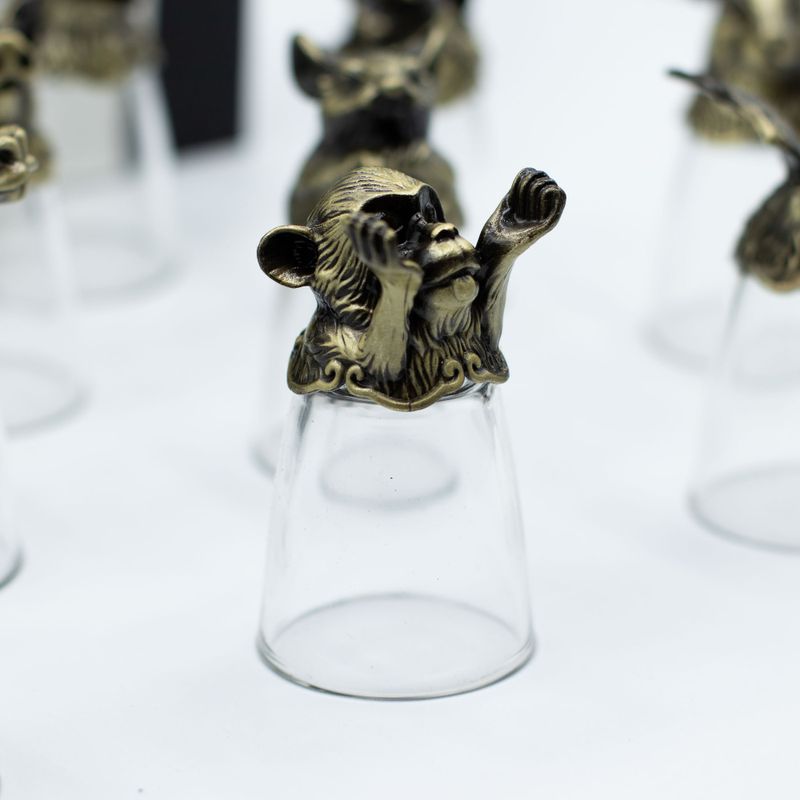 Gåvoset med 12 Bottom Up Shotglas (25ml) - Kinesiska Zodiak-varelser