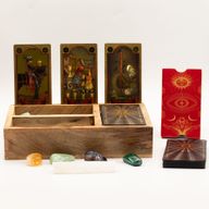Tarotbox med Tre Fack och Korthållare