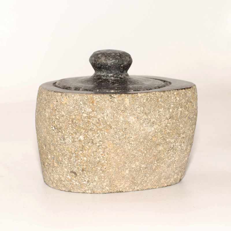 Jordande Kruka i Naturlig Flodsten – Liten (ca 9x7 cm)