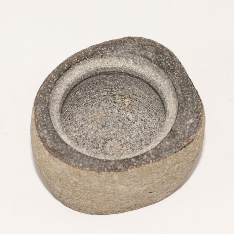 Jordande Kruka i Naturlig Flodsten – Liten (ca 9x7 cm)
