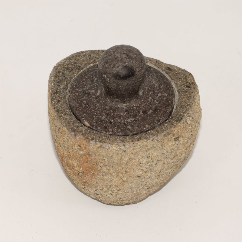Jordande Kruka i Naturlig Flodsten – Mellan (ca 12x8 cm)
