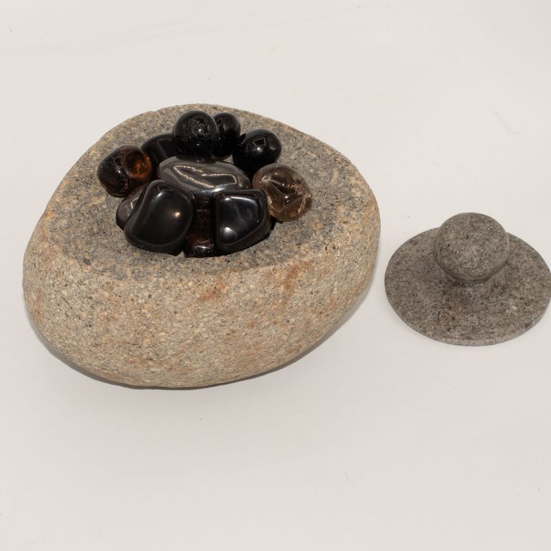 Jordande Kruka i Naturlig Flodsten – Stor (ca 15x12 cm)