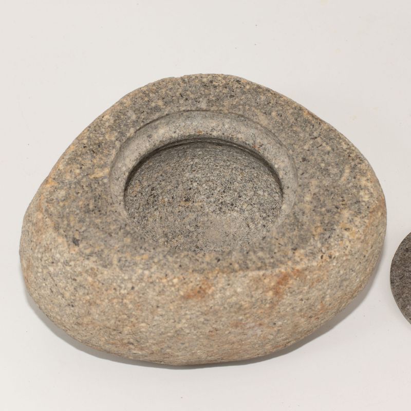 Jordande Kruka i Naturlig Flodsten – Stor (ca 15x12 cm)