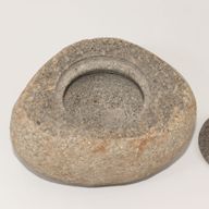 Jordande Kruka i Naturlig Flodsten – Stor (ca 15x12 cm)