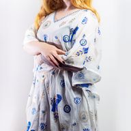 Nomad Sari Kaftan - Handmålad Design i Vit, Blå & Guld med Onda Ögat