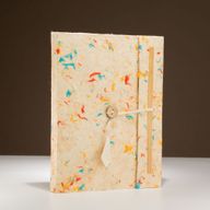 Stor Lokta Anteckningsbok i Blandade Färger (21x15cm) - 45 Blad - Inkl. Bokmärke