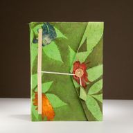 Stor Lokta Anteckningsbok - Stora Blommönster (21x15cm) - 45 blad - inkl. bokmärke - Mossgrön
