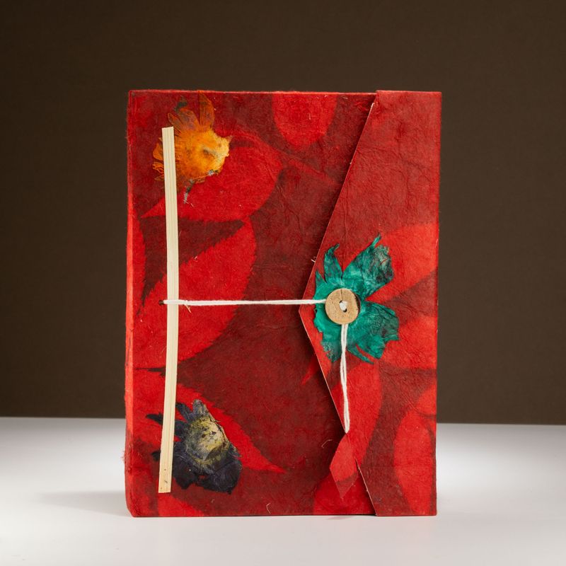 Stor Lokta Anteckningsbok - Stora Blommönster (21x15cm) - 45 blad - inkl. bokmärke - Rubinröd
