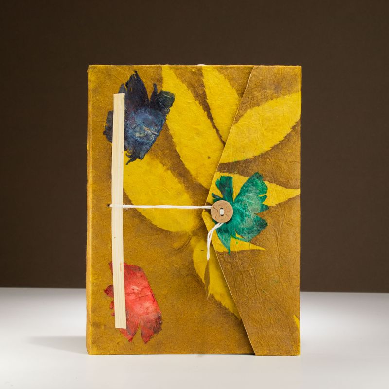 Stor Lokta Anteckningsbok - Stora Blommönster (21x15cm) - 45 blad - inkl. bokmärke - Senapsgrön
