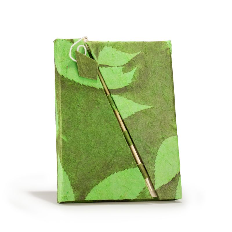 Mellan Lokta Anteckningsbok med Bambulås - Stora Blommönster (15x12cm) - 45 blad - Mossgrön