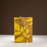 Mellan Lokta Anteckningsbok med Bambulås - Stora Blommönster (15x12cm) - 45 blad - Senapsgrön