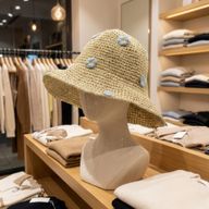 Nomad Sari Stråhatt - Beige med Blå Blommor