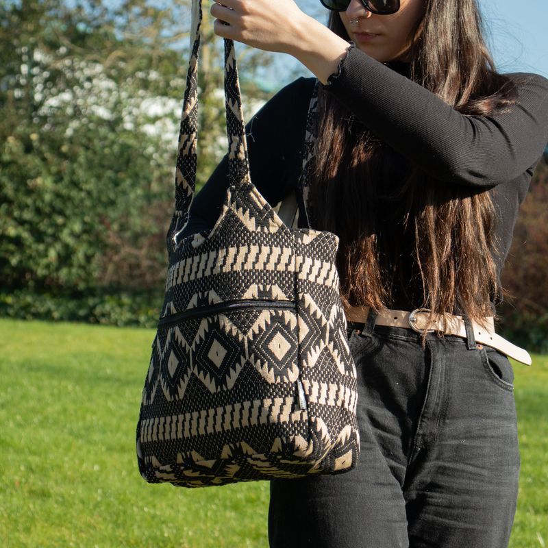 Nomad Sari Jacquard Naturväska – Desert Loom – Wander Muse Axelremsväska