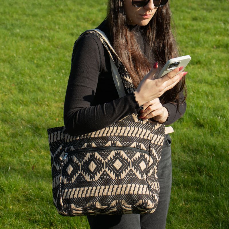 Nomad Sari Jacquard Naturväska – Desert Loom – Wander Muse Axelremsväska