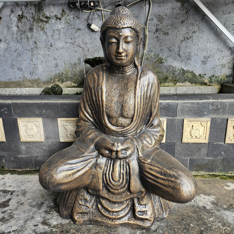 Stor Thailändsk Buddha i Antik Guld - 0.96m