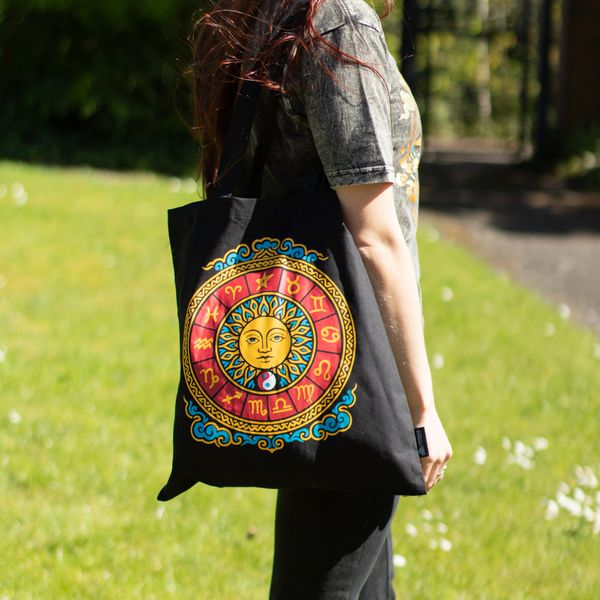 Ikonisk Klassisk Tygkasse - Zodiac Sun - Svart 6oz (40x36cm)