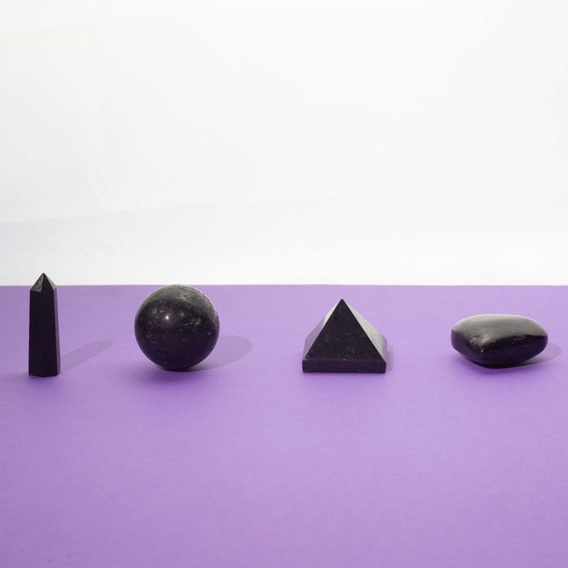 Redo för detaljhandel Blandade ädelstensformer - svart turmalin