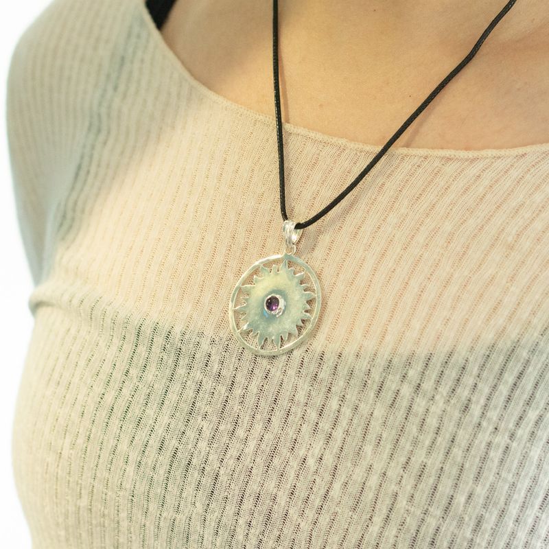 Indiskt Symbolhänge - Silverpläterat (45cm snöre) - Sun Worship - Ametist