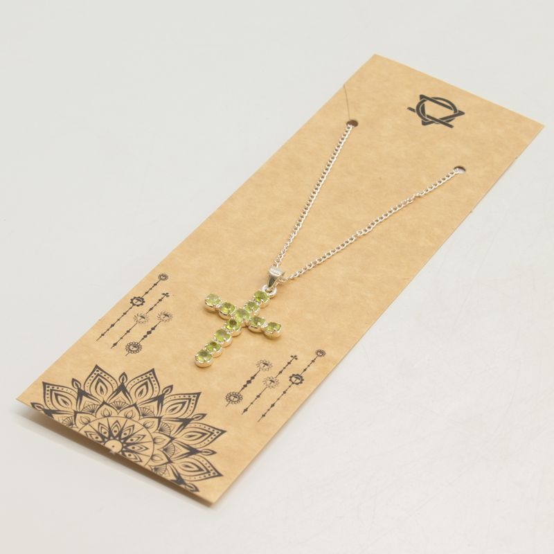 Indiskt Symbolhänge - Silverpläterat (45cm snöre) - Peridotkors