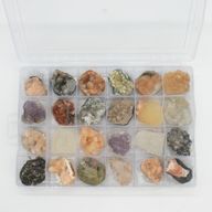 Mineralprover - 24 stycken blandade indiska zeoliter i en monter