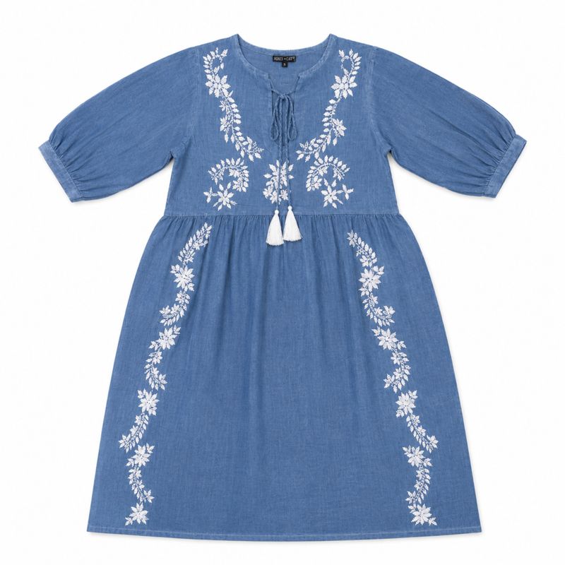 (M-L) Nomad Sari i Med-kollektionen - Klänning - mörkblå med broderi och tofs