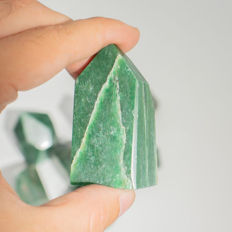 Ädelstensspetsar i Bulk (0.5KG) - Indisk Jade (ca 8 stycken)