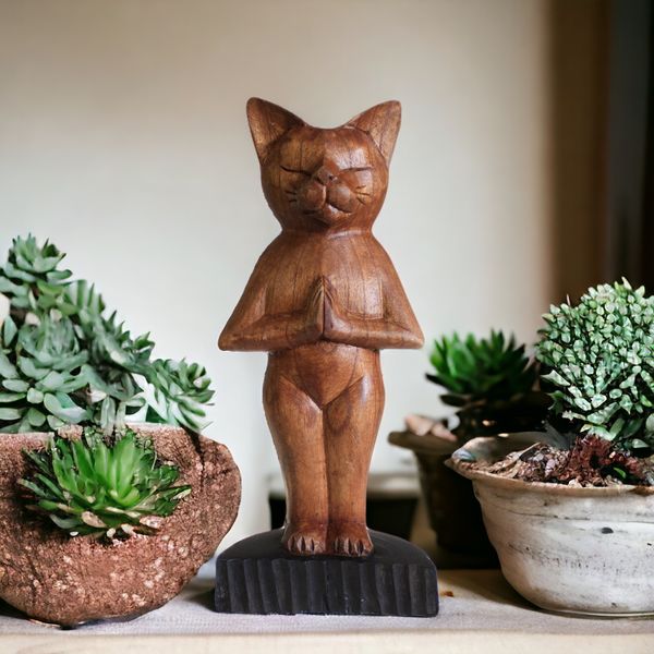 Handsnidade Yogakatter