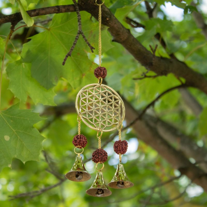 Indiska vindklockor - Mässingens Livets blomma med Rudraksha-pärlor - 3 klockor - 6x27cm