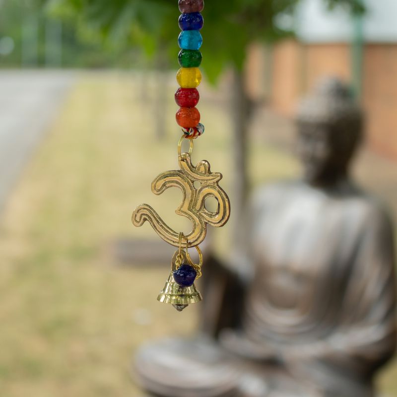 Indiska vindklockor - mässing OM med chakra-pärlor strängklockor - 53 cm