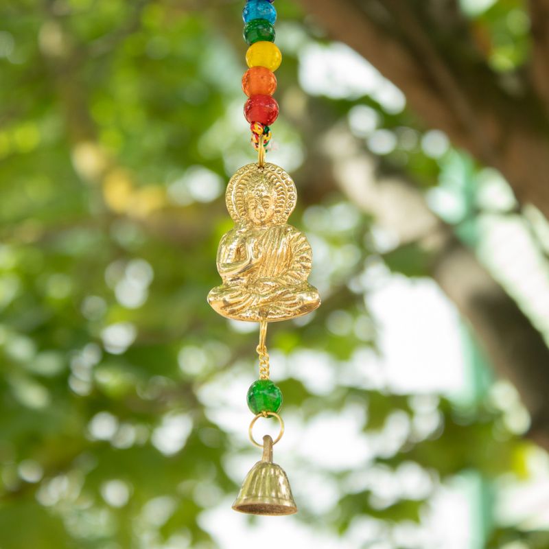 Indiska vindklockor - Buddha i mässing med chakrapärlor och klockor på en sträng - 53 cm