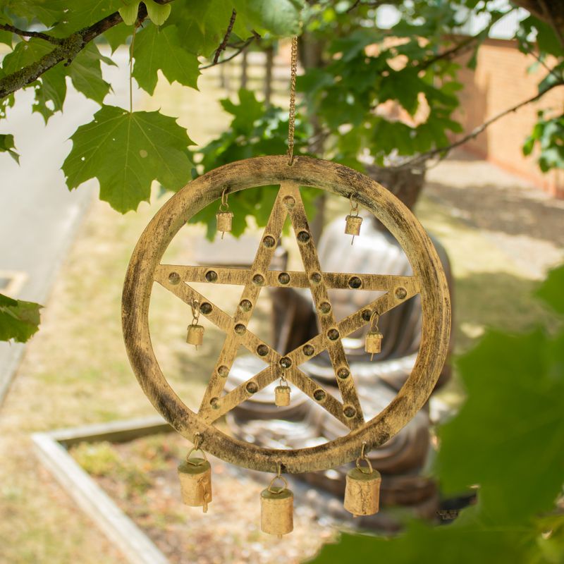 Indiska vindspel - järnpentagram med kosklockor - 25x49cm