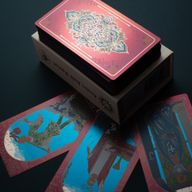 Rosa låda med rubinfolie för tarotkort – gåvoboxset med häfte