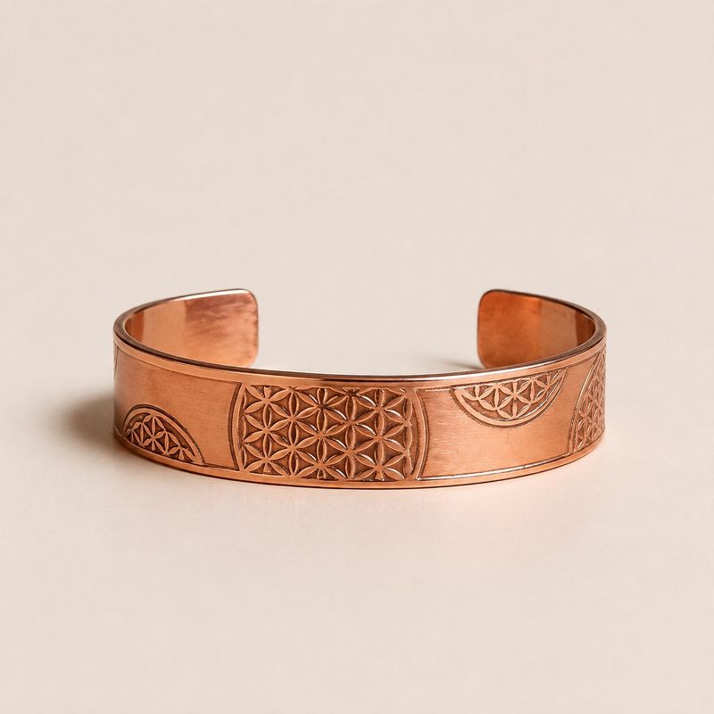 Solida koppararmband med gravyrer av affirmationer (blandade)